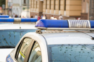 Mladić izboden nožem u lokalu u Novom Sadu – policija obezbedila mesto napada